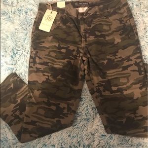 Camouflage jeans size 22. Soft and stretchy